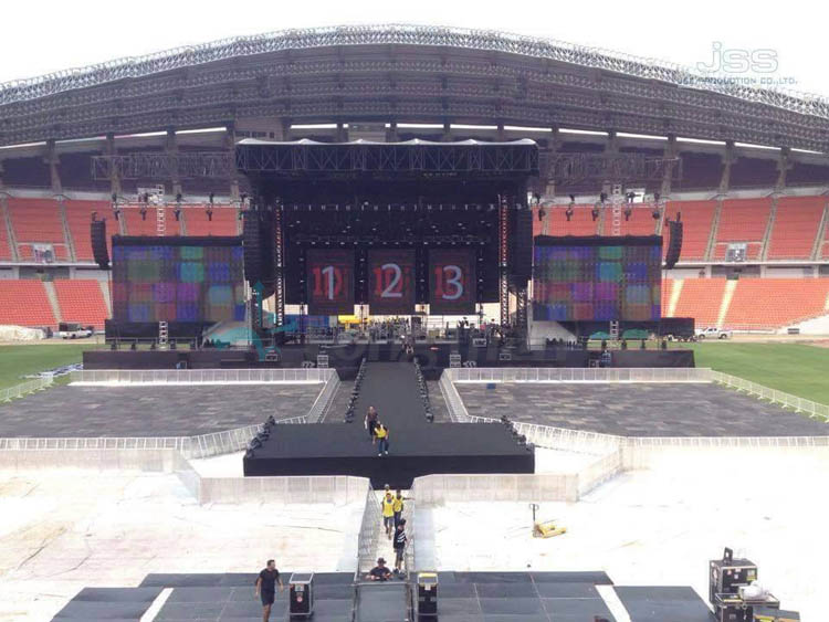 tour stage in daytime