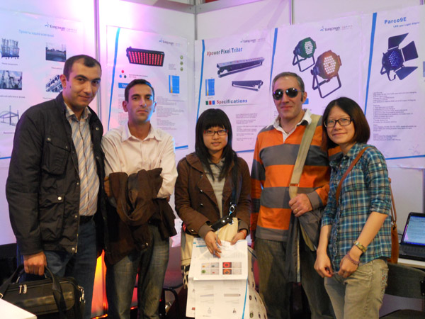 group photo between longman and customers